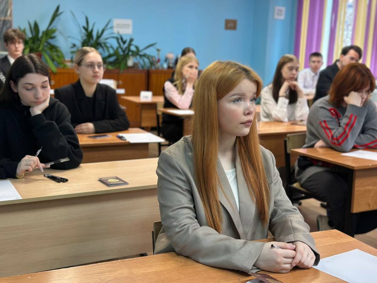 Камчатские школьники первыми приступили к сдаче единого государственного экзамена